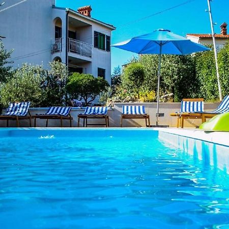 Apartments With A Swimming Pool Pula - 7356 Bagian luar foto