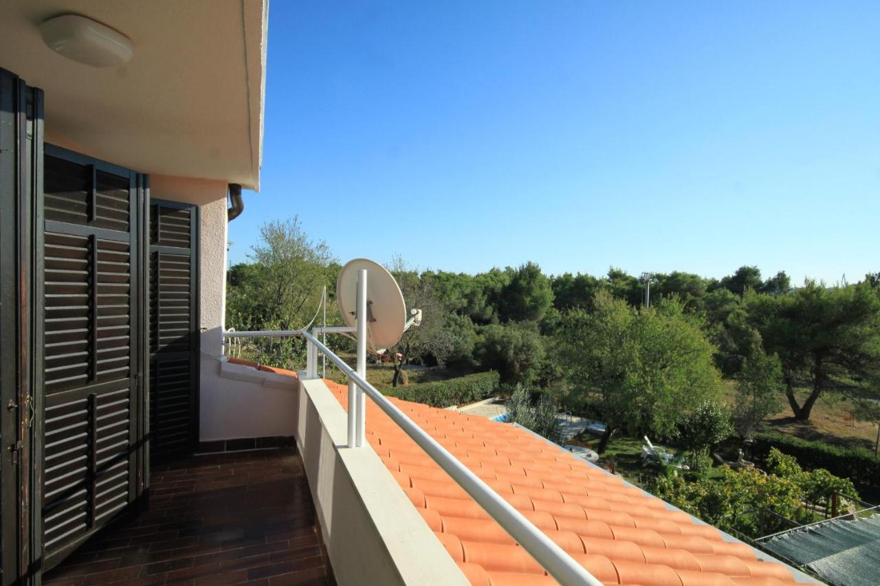 Apartments With A Swimming Pool Pula - 7356 Bagian luar foto