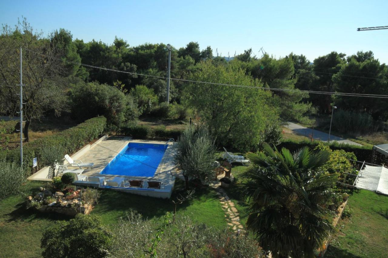 Apartments With A Swimming Pool Pula - 7356 Bagian luar foto