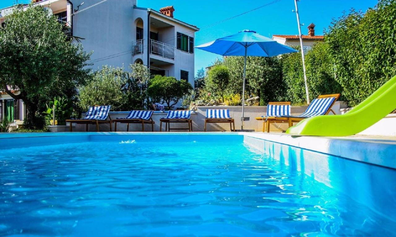 Apartments With A Swimming Pool Pula - 7356 Bagian luar foto