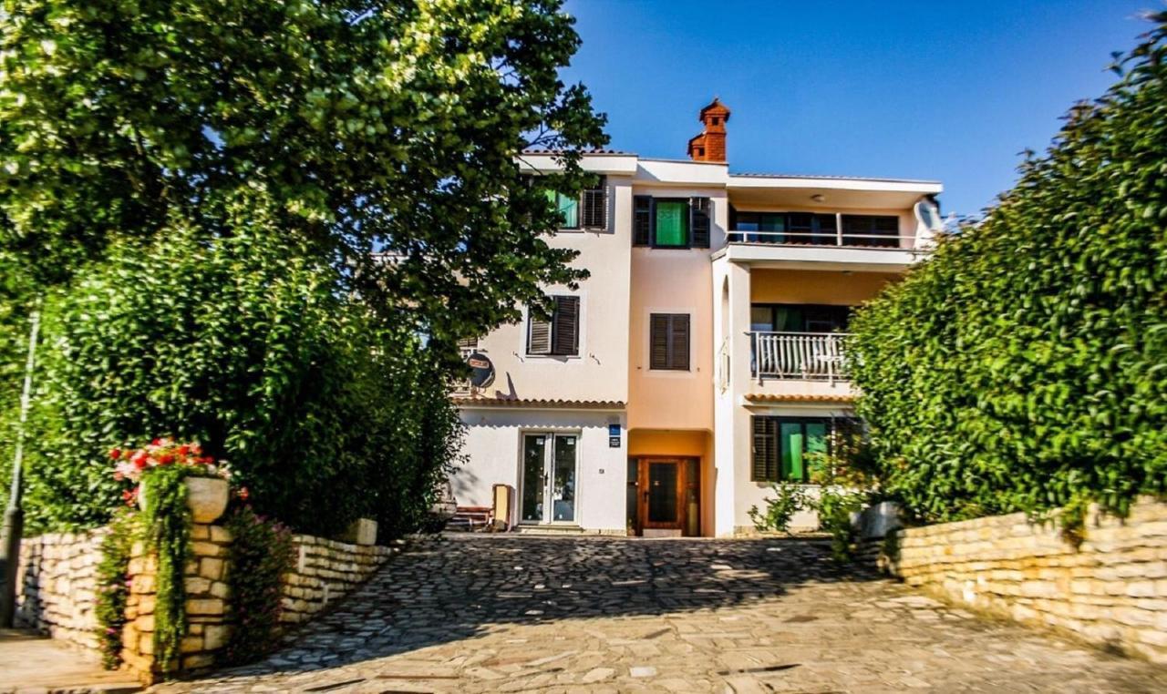 Apartments With A Swimming Pool Pula - 7356 Bagian luar foto