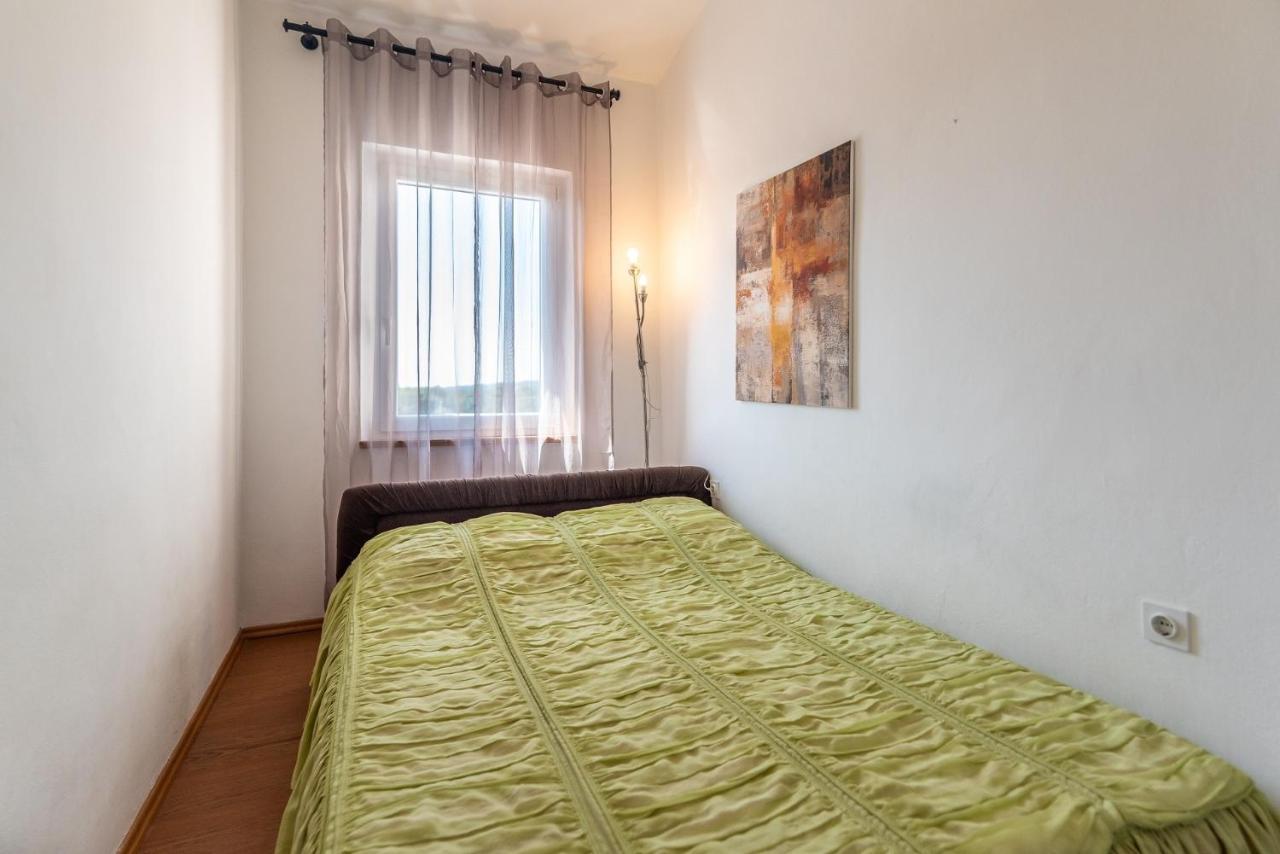 Apartments With A Swimming Pool Pula - 7356 Bagian luar foto