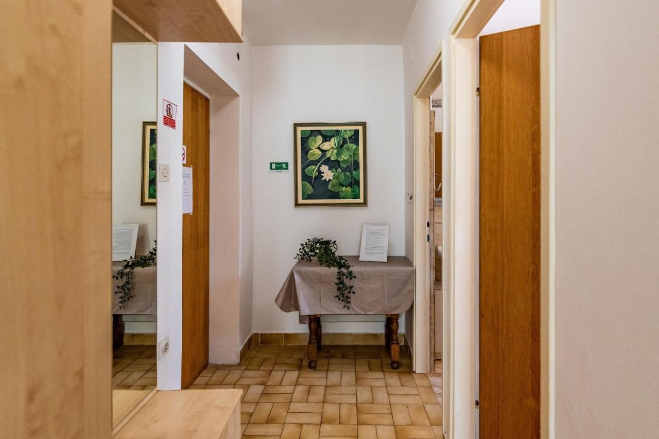 Apartments With A Swimming Pool Pula - 7356 Bagian luar foto