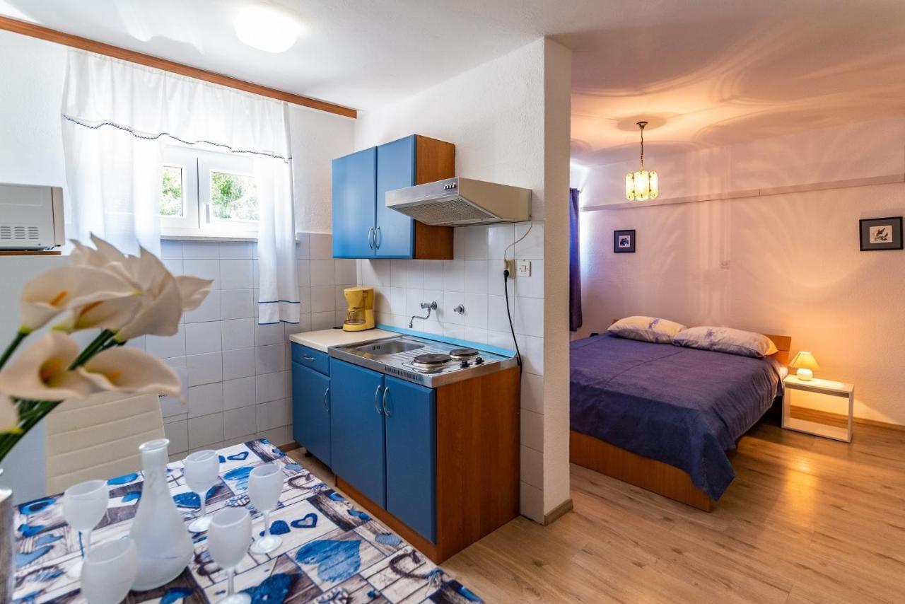Apartments With A Swimming Pool Pula - 7356 Bagian luar foto